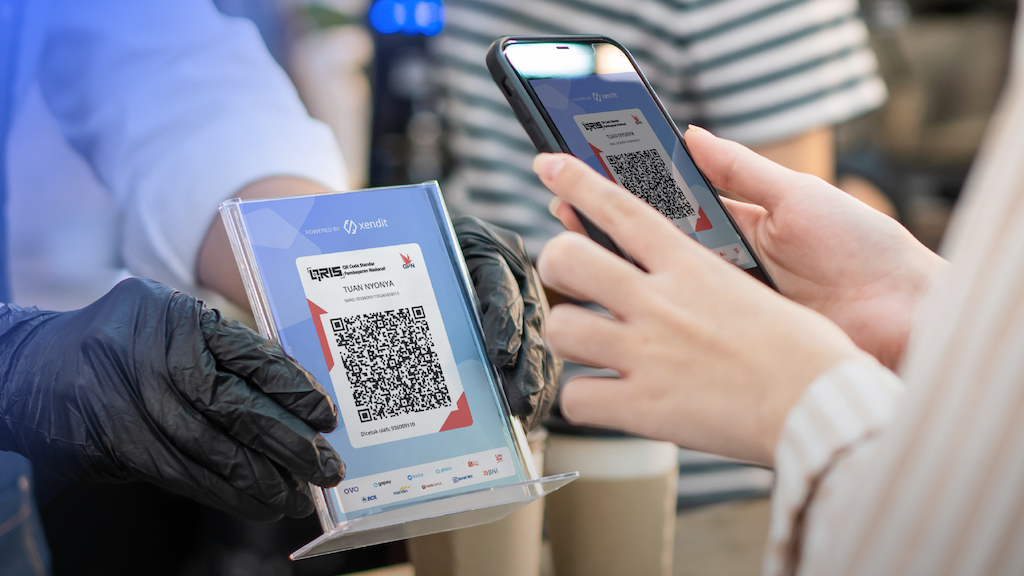 Gunakan QRIS / e-wallet
